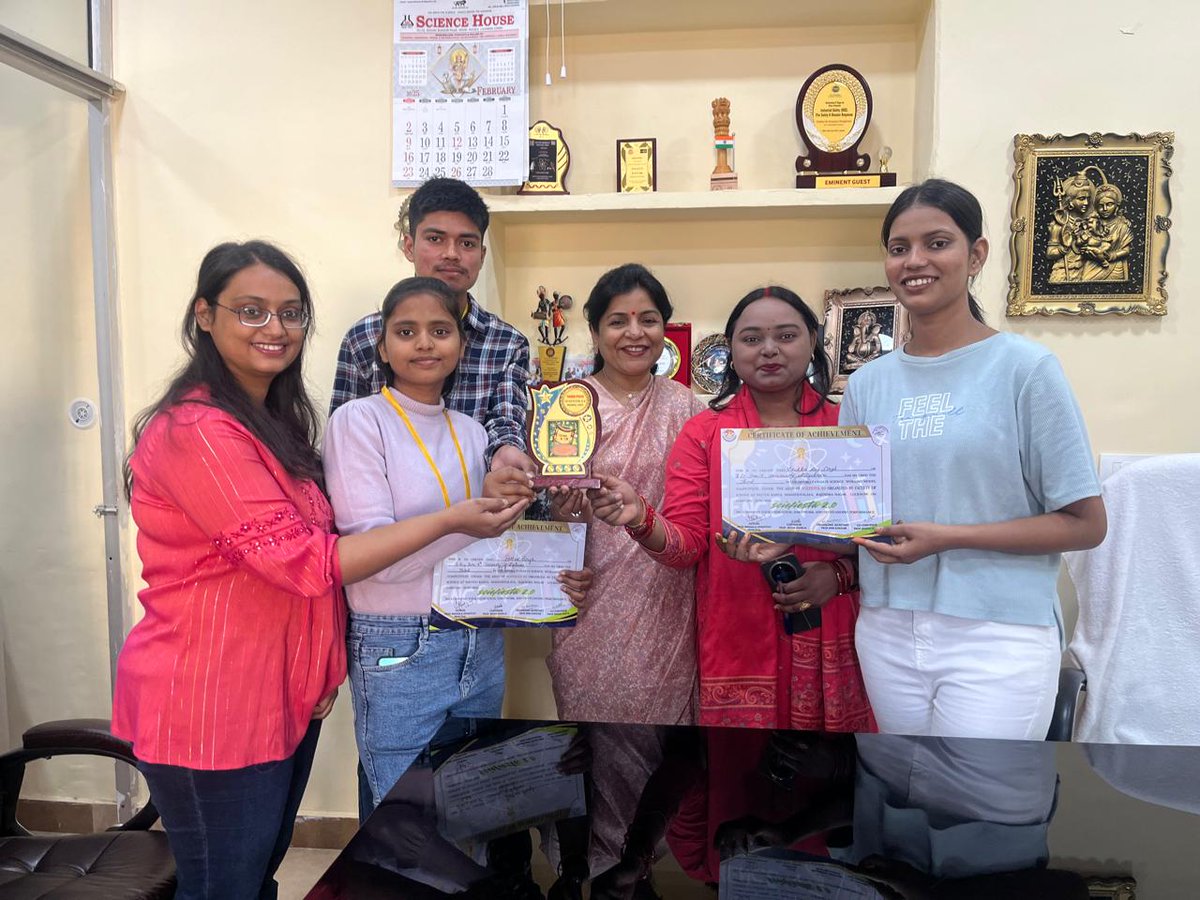 Renewable_E_LU's tweet photo. Congratulations to our talented students on winning at the Science Fest! Our students have shown that they're not just learners, but also innovators, thinkers, and problem-solvers!
#Universityoflucknow #Instituteofnewandrenewableenergy 
#NavyugKanyaMahavidyalaya #ScienceFest https://t.co/Ed3xzdrOfY