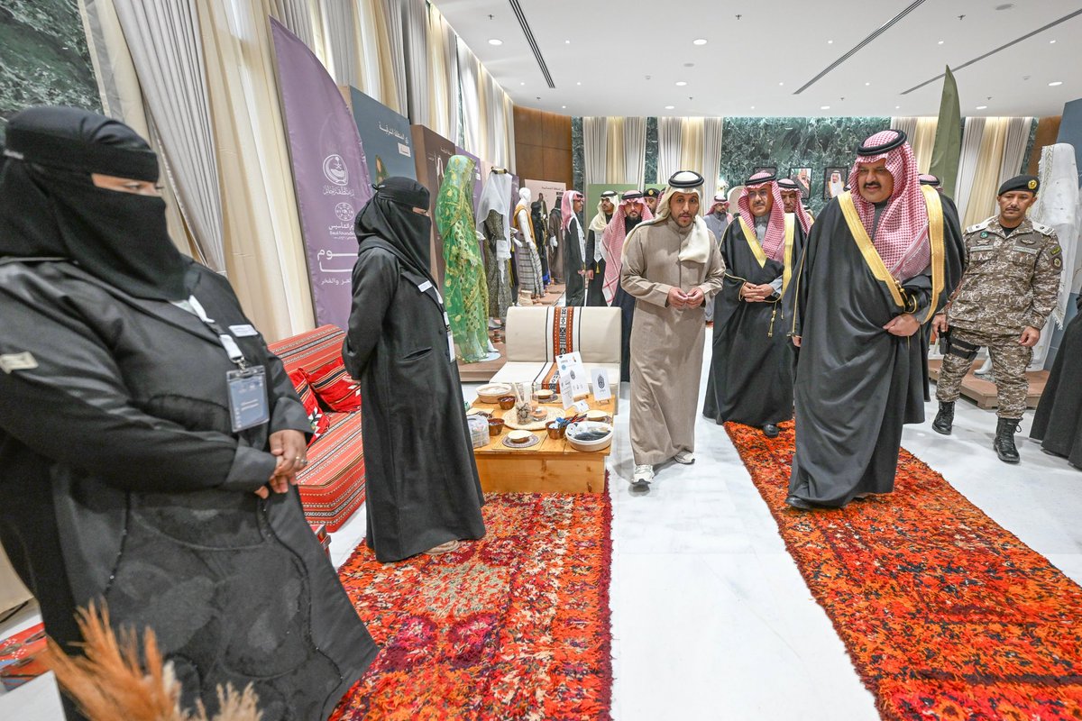 emara_hail's tweet photo. سمو #امير_منطقة_حائل وبحضور وكيل الإمارة المكلف أ.علي بن سالم آل عامر, يرعى أحتفاء منسوبي إمارة المنطقة بذكرى يوم التأسيس وذلك خلال الحفل الذي أقيم في مقر الإمارة. https://t.co/wZRCZUPF5e