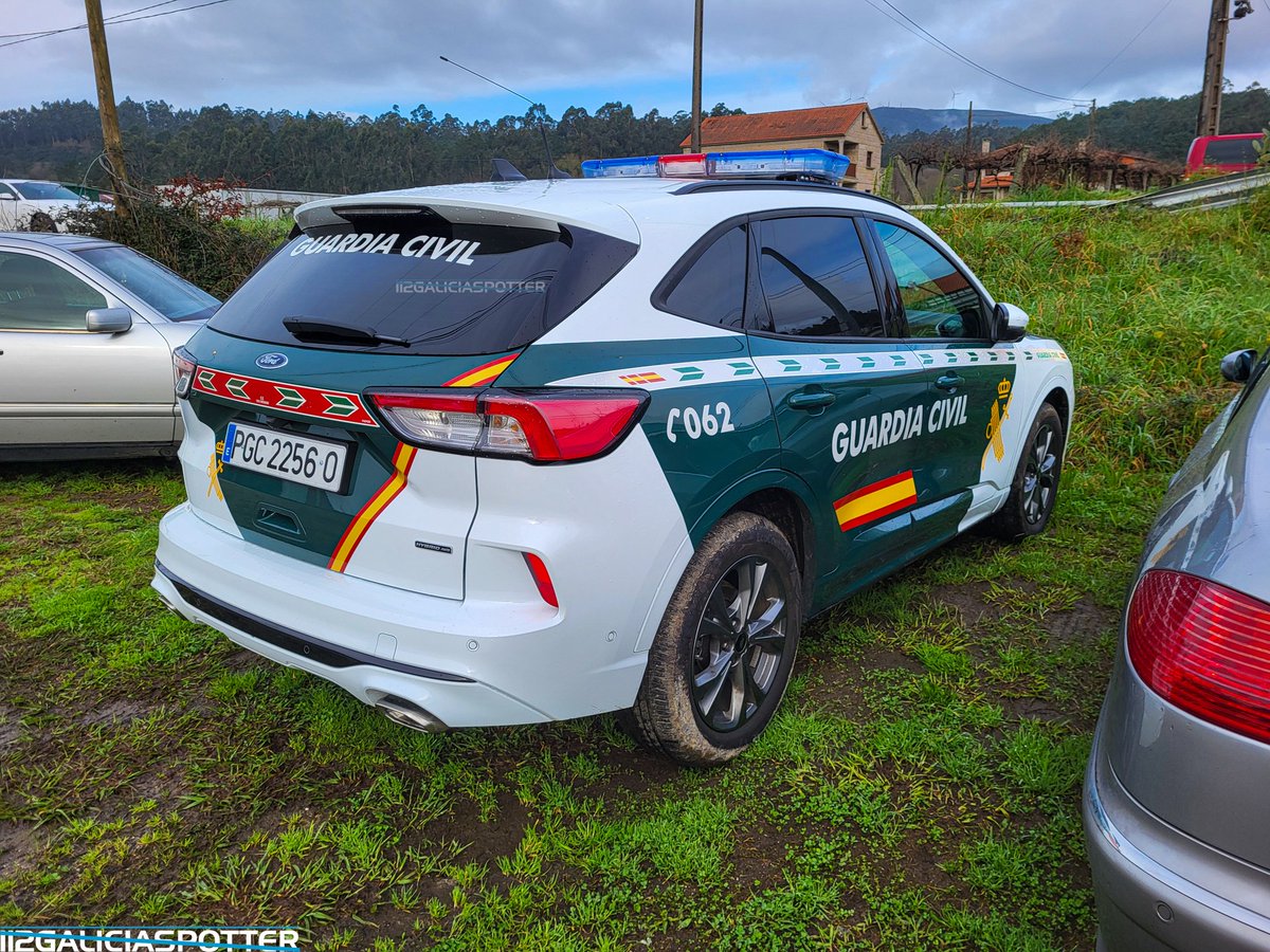 GaliciaSpotter's tweet photo. Ford Kuga ST-LINE perteneciente a la Guardia Civil.
#fordkuga #kuga #ford #stline #guardiacivil #emergencias #bluelights #policia #lucesazules #guardiacivilespañola #guardiacivil062 #062guardiacivil #guardiacivilcomprometidos #dblux #dbluxsignal #dbluxtamesis #guardiacivilesp https://t.co/bk0YaC4vcB