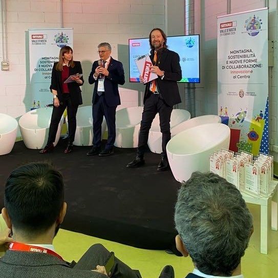 Luigi Bertschy, Vicepresidente della Regione Autonoma Valle d'Aosta, Assessore allo sviluppo economico, formazione e lavoro, trasporti e mobilità sostenibile, inaugura la prima edizione di #SMAU Valle D'Aosta a <a href="/Pepinieres_VDA/">Pépinières</a> 🏔️