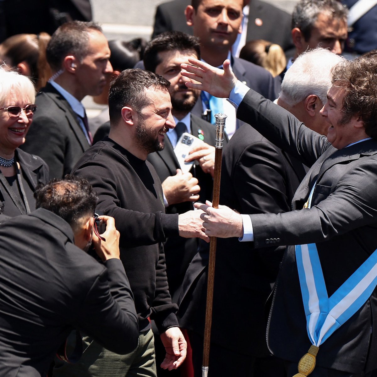 Para quienes amamos la Patria, el territorio es sagrado, pensalo en términos de “propiedad privada”

<a href="/ZelenskyyUa/">Volodymyr Zelenskyy / Володимир Зеленський</a> dejó el frente de batalla, a su tierra y a su gente, para tu asunción

Vos <a href="/JMilei/">Javier Milei</a> te das vuelta x unos pesos

GARCA se dice en mi barrio

infobae.com/politica/2025/…