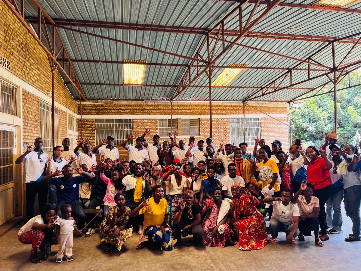 RCKigaligolf's tweet photo. 💡 From Monday Motivation to Tuesday Action!
At RCKG, true development leaves no one behind.

With RNUD, we’re empowering the Deaf community in Huye with sewing machines &amp; vocational training, creating self-sufficiency.

#ServiceAboveSelf #RotaryInAction #InclusiveDvt #RCKG #RNUD https://t.co/tOalgse7i4