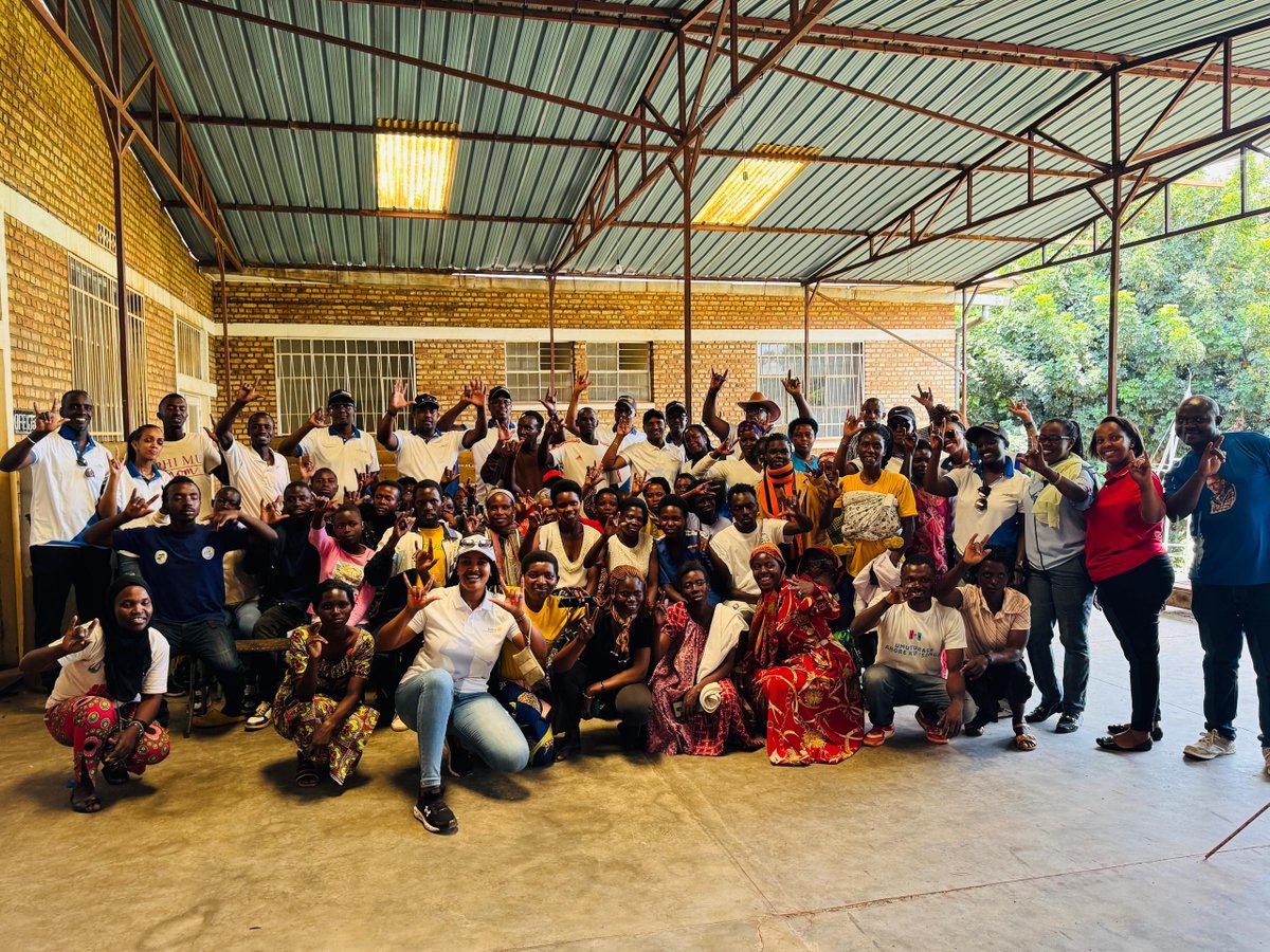 RCKigaligolf's tweet photo. 💡 From Monday Motivation to Tuesday Action!
At RCKG, true development leaves no one behind.

With RNUD, we’re empowering the Deaf community in Huye with sewing machines &amp; vocational training, creating self-sufficiency.

#ServiceAboveSelf #RotaryInAction #InclusiveDvt #RCKG #RNUD https://t.co/tOalgse7i4