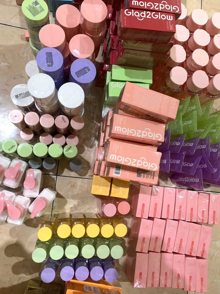 foreavl's tweet photo. wts 

OPEN PO g2g &amp; skintific skincarenyaa 💓
price start from 40k an ajaaa 🫶🏻

boleh dm atau wa di bio yaa #zonauang #zonajajan #skincare https://t.co/CR40TPgB4N