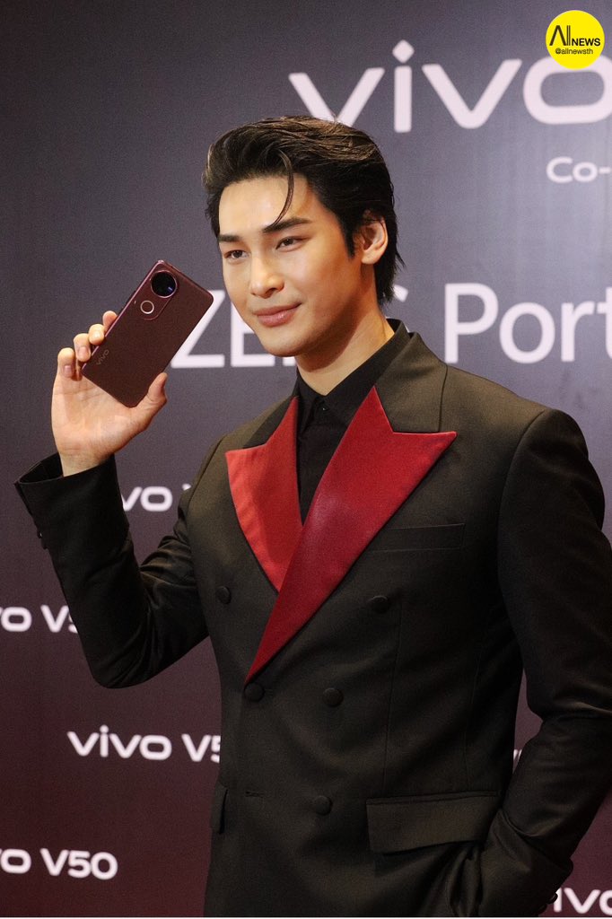 “อาโป ณัฐวิญญ์“ มาพร้อมกับ Vivo V50!!  ในงาน “vivo V50 Launch Event” 

REVEAL V50 WITH APO 
#vivoV50xAPO 
#ApoNattawin 
#vivoV50 #ZEISSPortraitSoPro 
#ถ่ายที่รักอย่างโปร