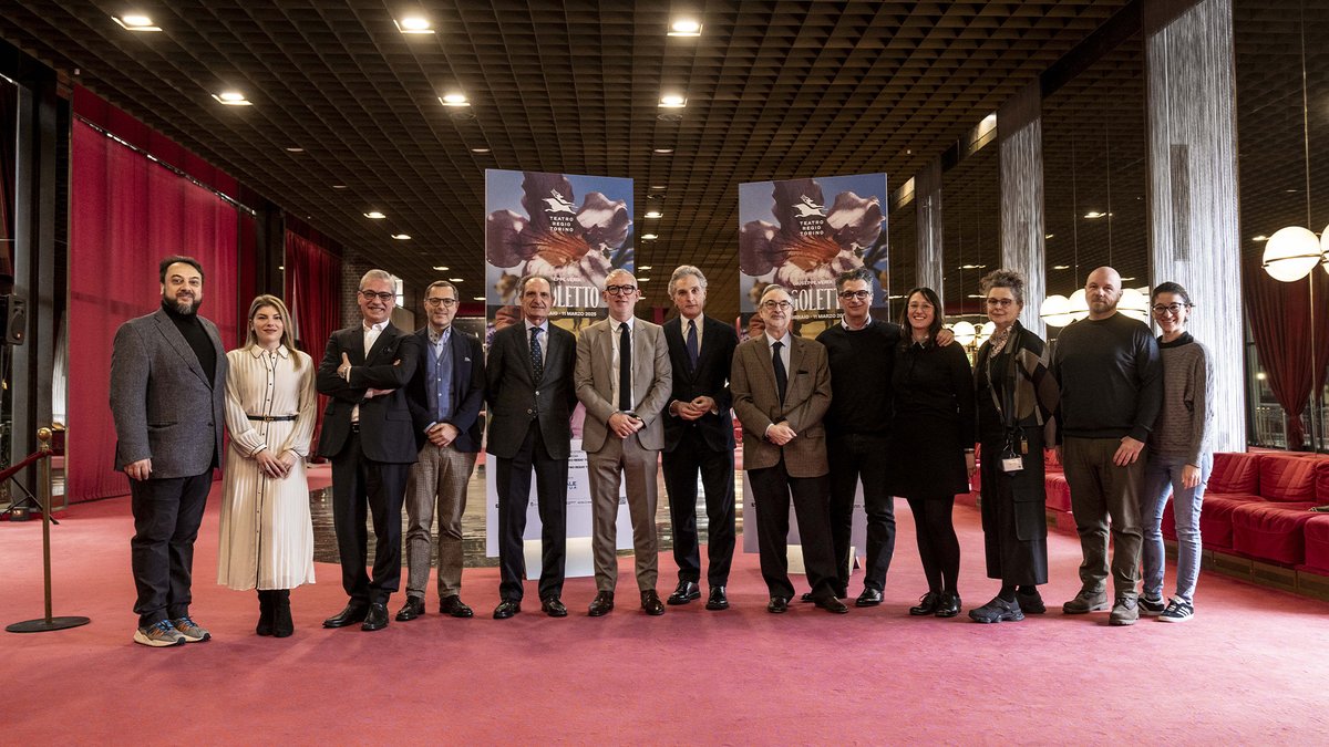 Teatro Regio Torino (@teatroregio) on Twitter photo Ieri la conferenza stampa di Rigoletto. Un cast straordinario e un allestimento speciale per un’opera che continua a emozionare.
Nove recite, dal 28 febbraio, che hanno già registrato il tutto esaurito.
Con il contributo di <a href="/Reale_Mutua/">Reale Mutua</a>
#Rigoletto #TeatroRegioTorino #Torino Ieri la conferenza stampa di Rigoletto. Un cast straordinario e un allestimento speciale per un’opera che continua a emozionare.
Nove recite, dal 28 febbraio, che hanno già registrato il tutto esaurito.
Con il contributo di <a href="/Reale_Mutua/">Reale Mutua</a>
#Rigoletto #TeatroRegioTorino #Torino