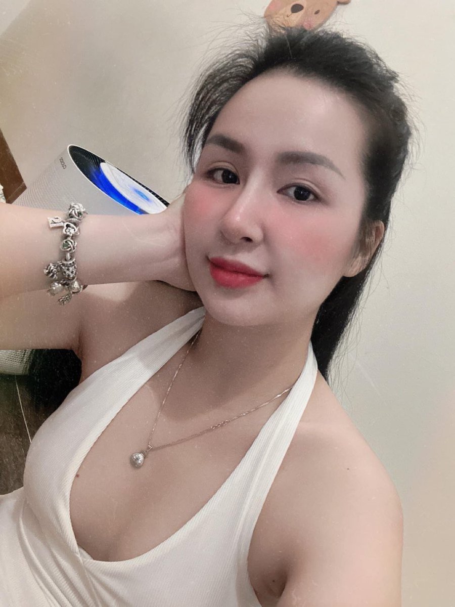 Bichtram1905's tweet photo. #Nhưng chi năm nay đã 36t rồi đang cần tìm 1 mối hệ thoản mãn tình dục vì chồng chị rất yếu nên muốn tìm những con cu khỏe to dài càng chơi càng sướng 
#TheGinzaBeautyExperience https://t.co/B0JKUPR1Xe