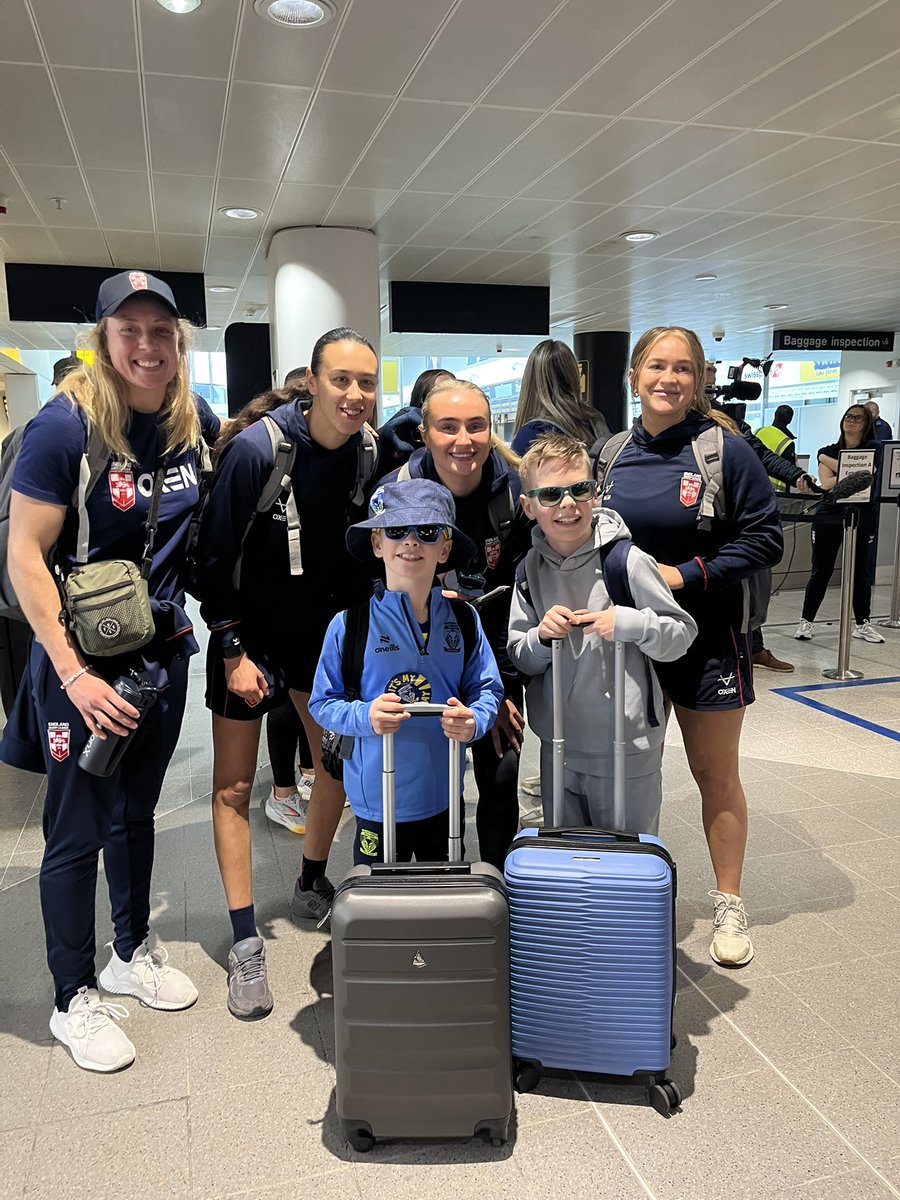 We are off to #LasVegas with <a href="/DanParkinson99/">Dan Parkinson</a> bumped in to the <a href="/England_RL/">England Rugby League</a> team. Good luck guys 💪💪🏴󠁧󠁢󠁥󠁮󠁧󠁿🏉 #NRLVegas