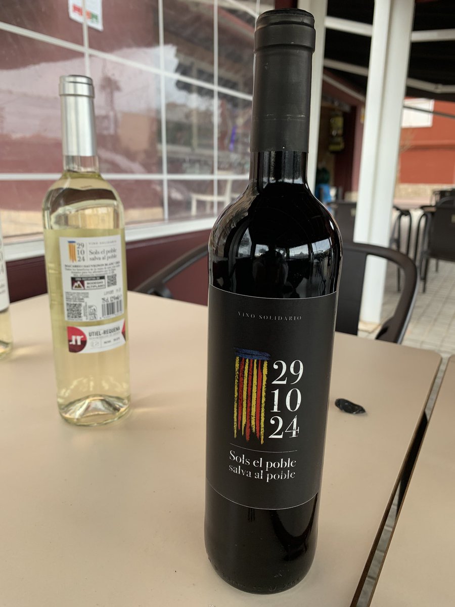 cullajoan's tweet photo. Vino solidario. @DOUtielRequena #DANA #riada #riuada https://t.co/KcE8oCxSQl