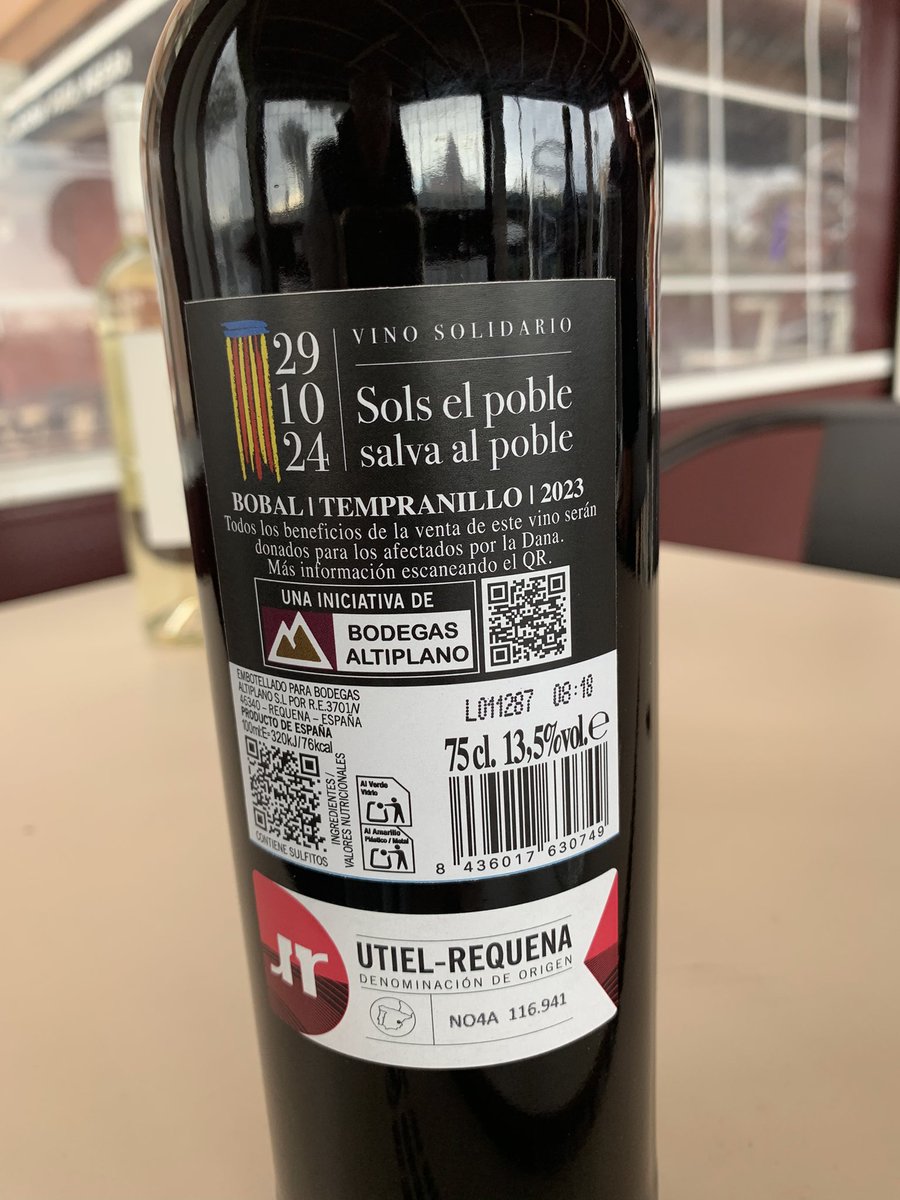 cullajoan's tweet photo. Vino solidario. @DOUtielRequena #DANA #riada #riuada https://t.co/KcE8oCxSQl