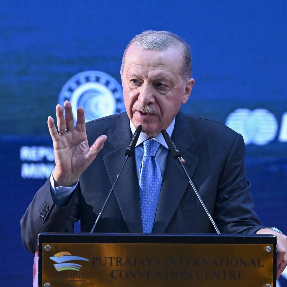 Cumhurbaşkanı Erdoğan:

“Dünya bir imtihan yeridir, ekonomik zorluklar gelip geçer.”
