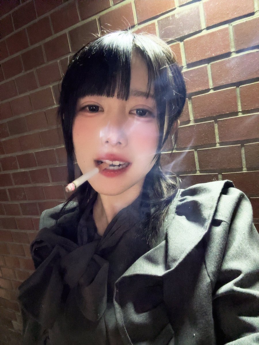$gsc
日々飼い猫生活、でも兎の方が好きだから飼い兎生活♥️🐰
  #smokingfetish