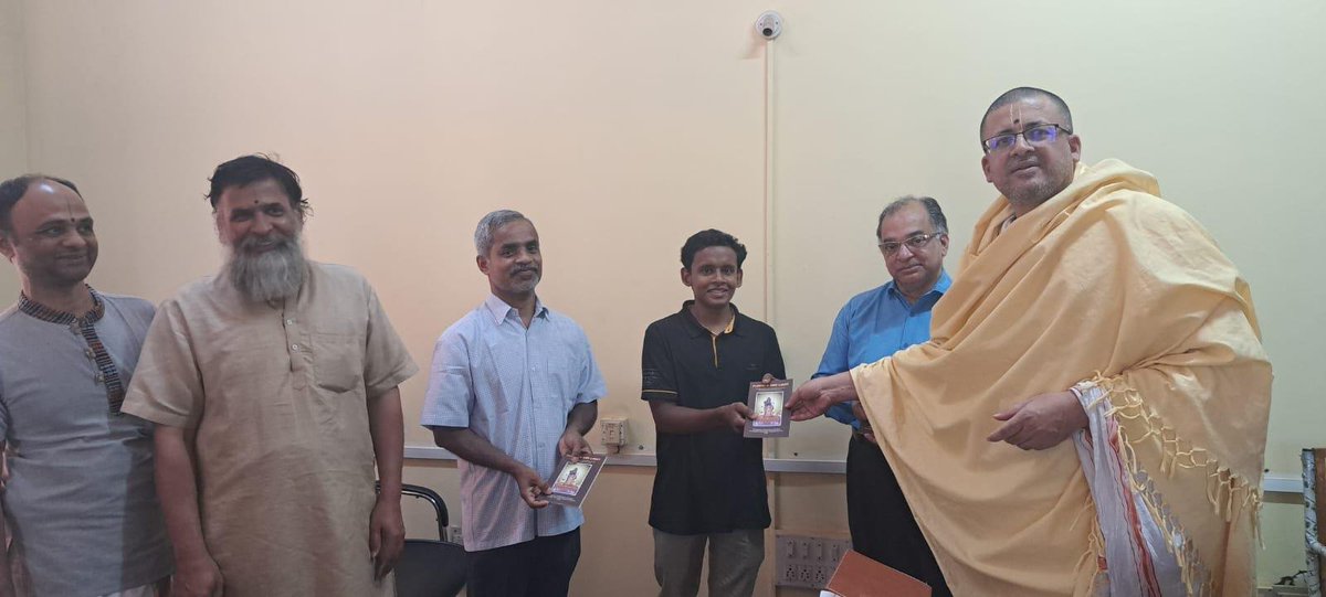 Poornaprajna Samshodana Mandiram (@ppsmb) on Twitter photo Honored to host Father Jojo & Father Wilson from Christ University at Poornaprajna Samshodhana Mandiram (PPSM)! Their visit sparked insightful discussions on collaboration, research, and academic exchange. Looking forward to future partnerships! <a href="/shrivarakhedi/">shrinivasa varakhedi</a> <a href="/CentralSanskrit/">CENTRAL SANSKRIT UNIVERSITY</a> Honored to host Father Jojo & Father Wilson from Christ University at Poornaprajna Samshodhana Mandiram (PPSM)! Their visit sparked insightful discussions on collaboration, research, and academic exchange. Looking forward to future partnerships! <a href="/shrivarakhedi/">shrinivasa varakhedi</a> <a href="/CentralSanskrit/">CENTRAL SANSKRIT UNIVERSITY</a>