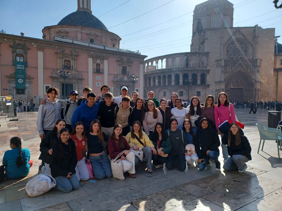 Over half term, our Y10 Spanish exchange pupils had a fantastic time in the vibrant culture of Moixent, Valencia! Now in its 3rd year, our programme with the Instituto de Educación Secundaria is flourishing, building on our long-standing pen-pal letter exchange with the school.