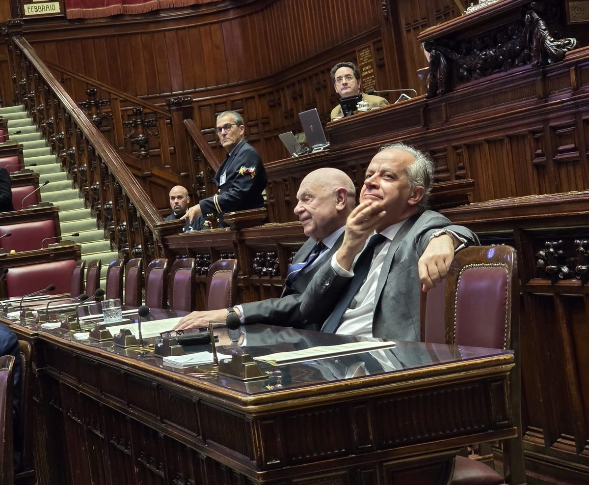 Europa Verde - Verdi (@europaverde_it) on Twitter photo Oggi in Aula, mentre parliamo del torturatore e stupratore libico #Almasri, e votiamo la mozione di sfiducia al Ministro della Giustizia, #Nordio e #Piantdosi RIDONO. Nemmeno il senso di umanità gli è rimasto... <a href="/DevisDori/">Devis Dori</a> Oggi in Aula, mentre parliamo del torturatore e stupratore libico #Almasri, e votiamo la mozione di sfiducia al Ministro della Giustizia, #Nordio e #Piantdosi RIDONO. Nemmeno il senso di umanità gli è rimasto... <a href="/DevisDori/">Devis Dori</a>