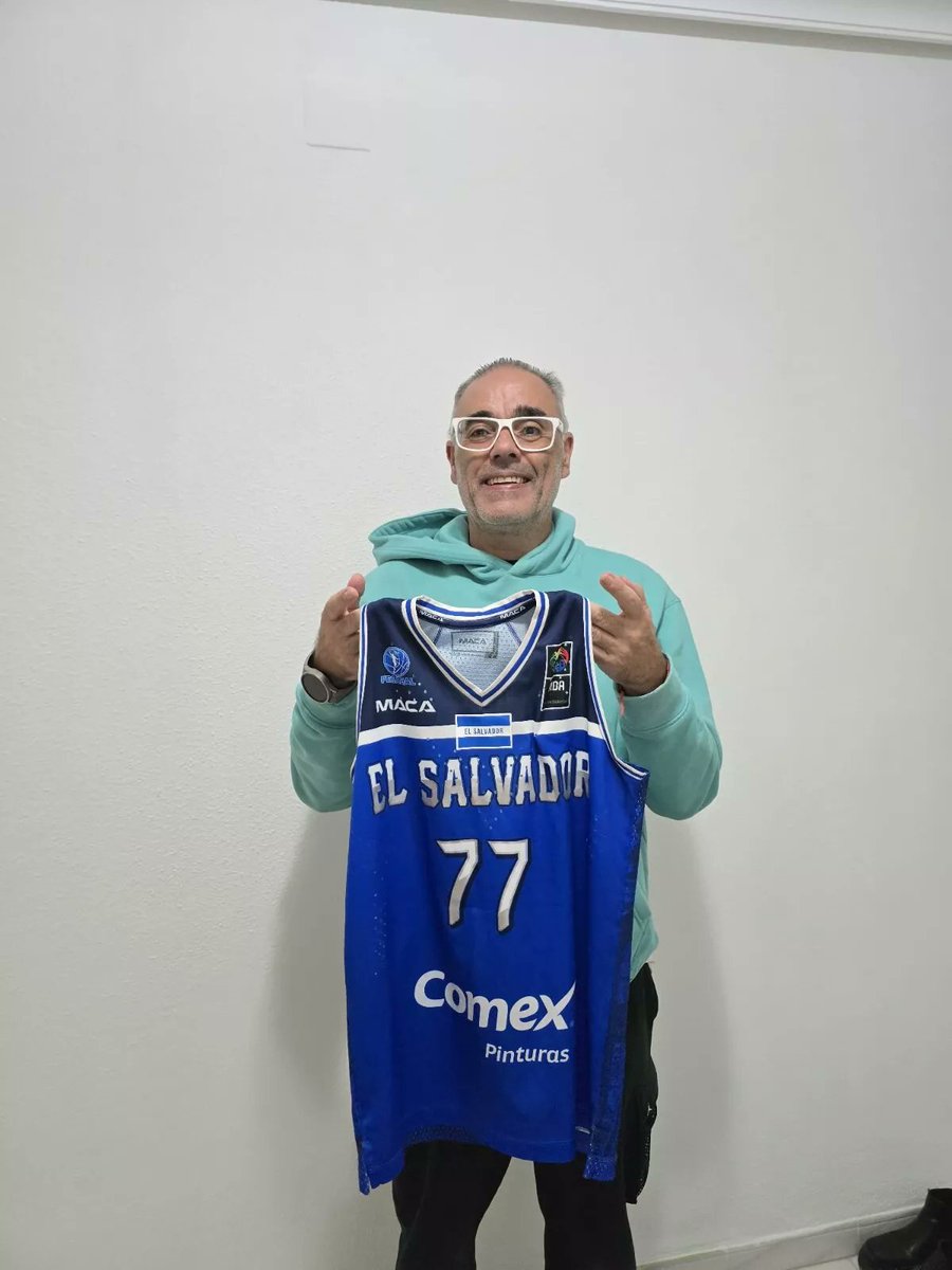 TirandoaFallar's tweet photo. @CultuBaloncesto 😱¡En #ElBasketConValencia hay piezas dificilísimas de conseguir!😱

🙃Gracias a @rayjugon2 subastamos una camiseta ni más ni menos que de la selección de El Salvador🇸🇻... ¡Esto no se consigue todos los días, eh! ¡No la dejes pasar!

Subasta completa 👇https://t.co/alSi8OGFU7 https://t.co/55gWmmroYz