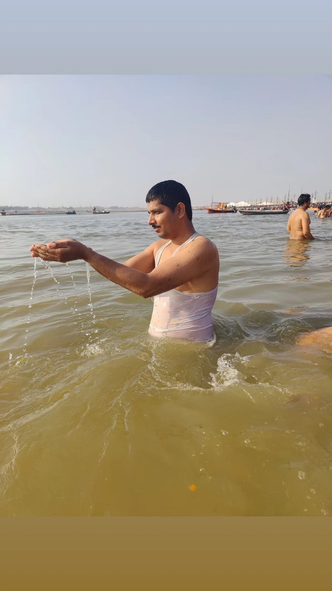 Nagendra60's tweet photo. प्रयागराज महाकुंभ में आज पवित्र संगम में स्नान करने का सौभाग्य प्राप्त हुआ!

पवित्र, निर्मल माँ गंगा का आशीर्वाद मिला।
#priyagrajsangam #priyagrajkumbhmela2025 #priyagraj https://t.co/PLj2ioM3Qz