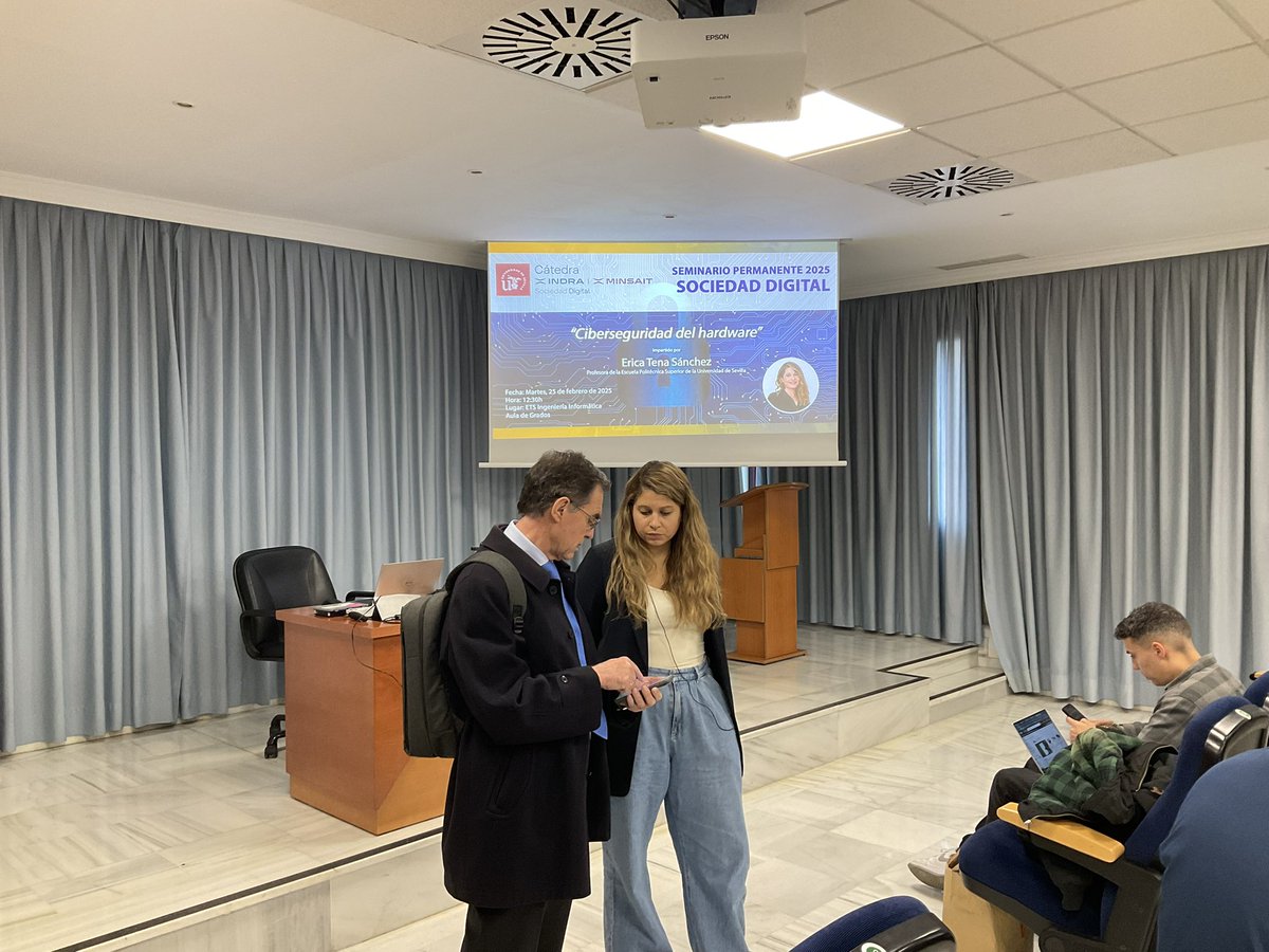 Ya está todo preparado para hablar de #ciberseguridad Estamos en el aula de grados de <a href="/etsii/">ETS Ing. Informática</a> y en la TV de <a href="/unisevilla/">Universidad de Sevilla</a> tv.us.es/media/25+FEBRE…