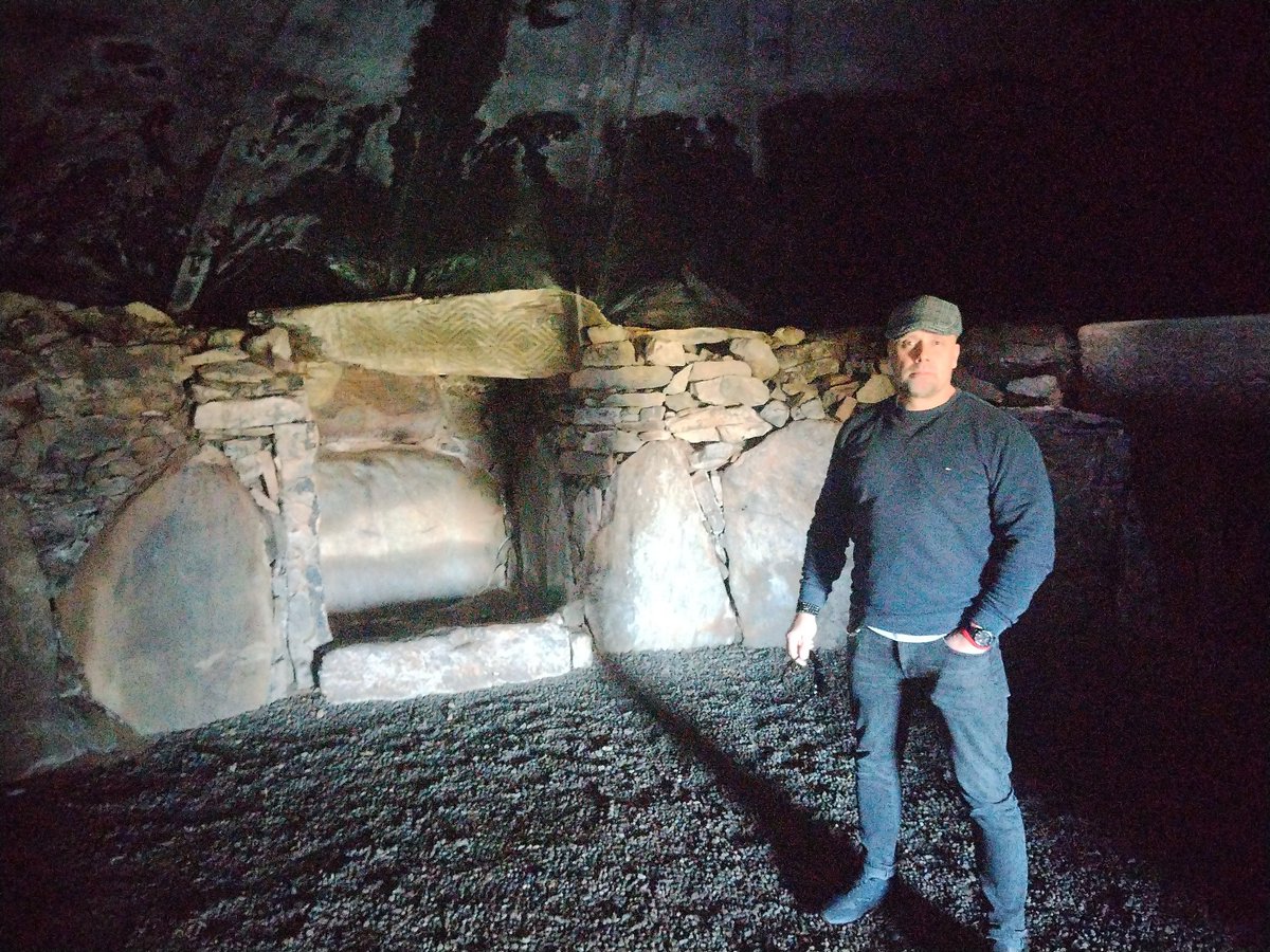 AlexDeL1974's tweet photo. Fourknocks Passage Tomb dates to 3000–2500 BC..., 💯🍀🪨🤘🔥
#TombTuesday
#Ireland
#CoMeath https://t.co/Ut0UNqpLUO