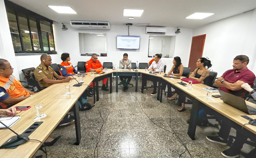 🌻Governo do Tocantins define Plano Estratégico de Prevenção e Combate aos Incêndios Florestais🔥

✅Encontro reuniu representantes da Semarh, do Corpo de Bombeiros e da Defesa Civil

Saiba mais👉surl.li/efcogp