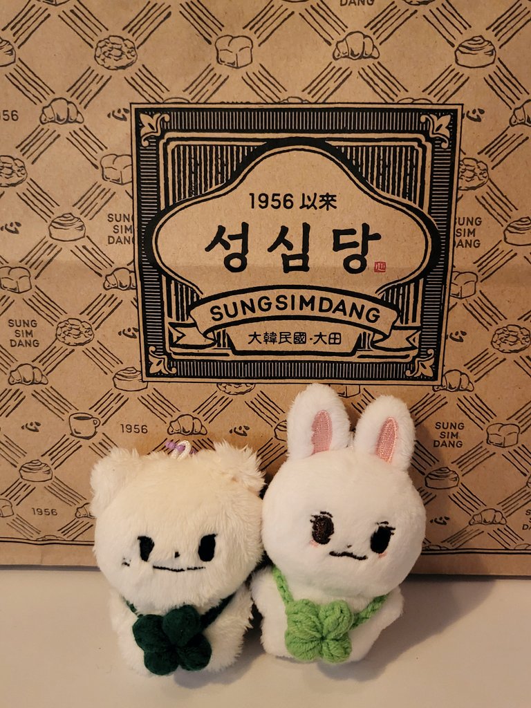 장소 tweet media