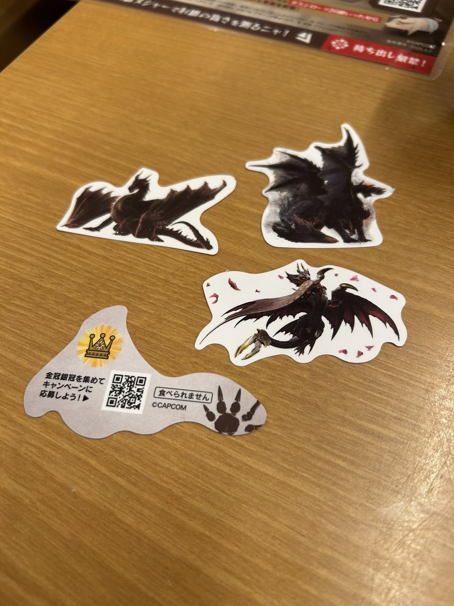 mikamix320's tweet photo. 回復薬はないけどスシロークエストに再挑戦
フルフルウェットティッシュケース、気持ち悪いけど欲しい

#スシローモンハンコラボ 
#スシローで20皿いったぜG 
#スシローのテーブルマナー　
#金冠 
#ジンオウガ https://t.co/estxvYPyrz