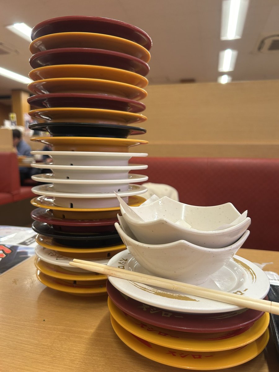 mikamix320's tweet photo. 回復薬はないけどスシロークエストに再挑戦
フルフルウェットティッシュケース、気持ち悪いけど欲しい

#スシローモンハンコラボ 
#スシローで20皿いったぜG 
#スシローのテーブルマナー　
#金冠 
#ジンオウガ https://t.co/estxvYPyrz