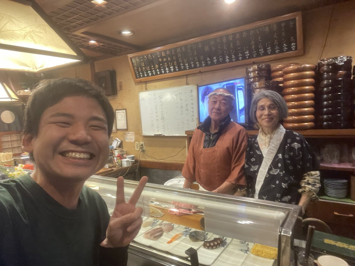 nanahara2525's tweet photo. 家族4人で行ってた思い出のお寿司屋さんに
20数年ぶりに来ました。

ニコニコがなければきっと来なかったろうし
1人ですが、独りではないんで、配信あって良かったです。

醜態晒してしまいごめんなさい
日本一美味しいので、是非
素敵な給料日でした。 https://t.co/VYPdpf8uJc