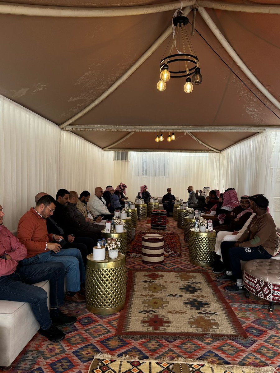 شركة  #الجازع_للمقاولات والتجارة تحتفل بـــ #يوم_التأسيس بحضور نائب رئيس مجلس الإدارة وموظفي الإدارة في المقر الرئيسي

#التاسيس_السعودي