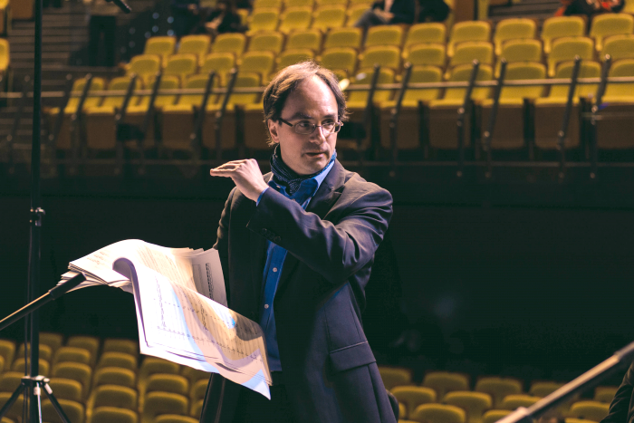 BSMMadrid's tweet photo. 🎶 ENTRE EL LÍMITE Y LA FRONTERA III 🎶 

Disfruta un recorrido musical, bajo la dirección del maestro Jan Cober, que atraviesa épocas y fronteras con obras de Casella, Milhaud, Waespi y Chueca+Valverde.

🗓️ 04-mar, 19:30h, Teatro Monumental 🎺 

BSMM
"Más que música" https://t.co/cmbiVSFDNR