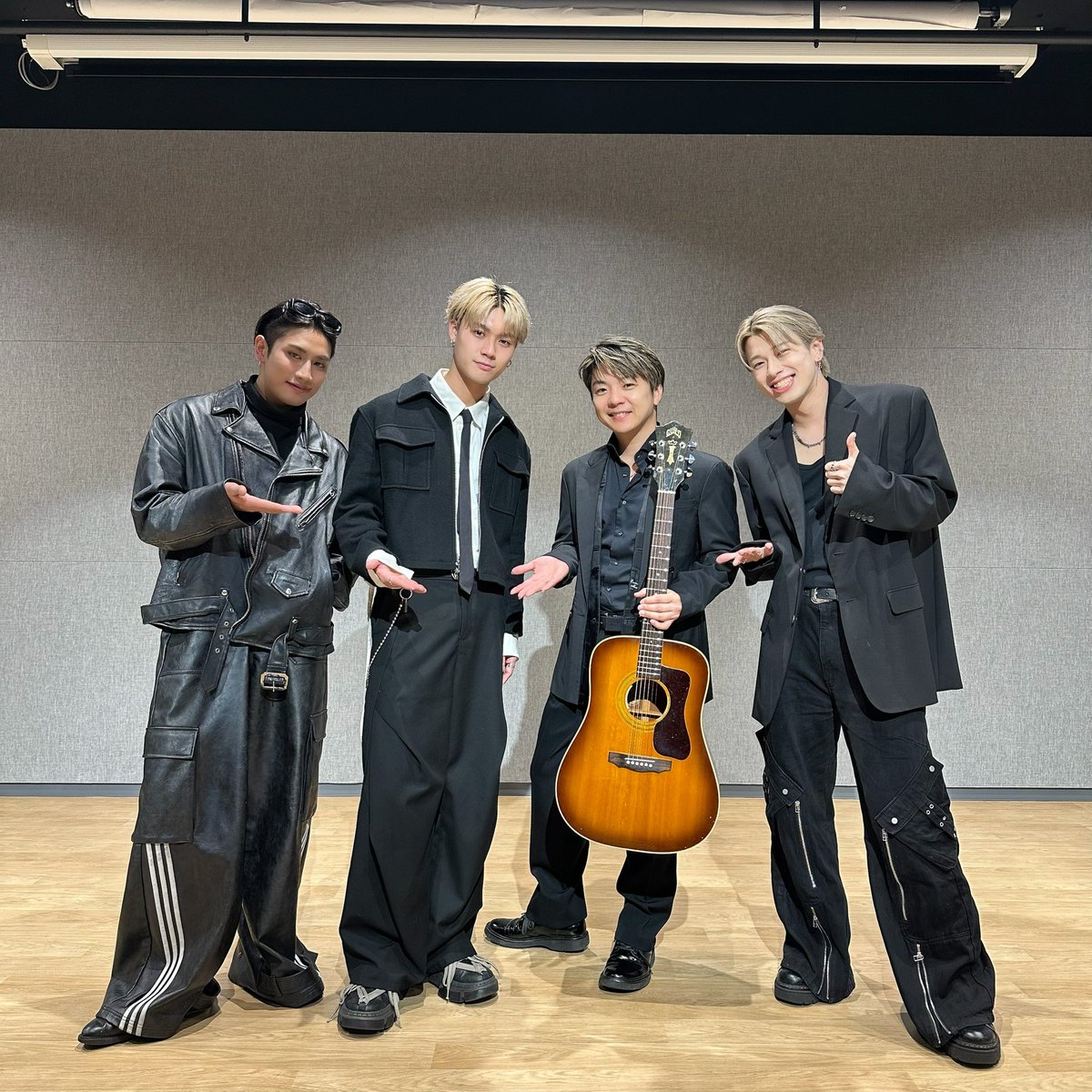 2ショット ツーショット シファン TUNEXX こんにちは！ たくちゃんの貴重なオフを貰って、鎌倉に行っ 晃多です🐬 アイドル