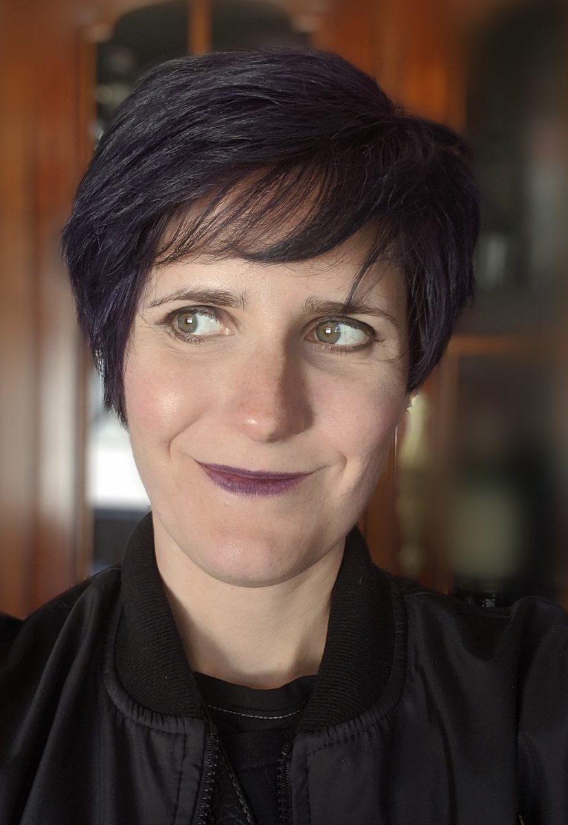 MeadowlarkProds's tweet photo. Meet Bella Lago (she/her), played by Kay Purcell 
She may be a gambler, scoundrel, and exactly the kind of girl that your mama warned you about, but if you're looking to stay off the radar of Imperial ships? Then sugar, there's no one you'd rather have at the controls https://t.co/hIgULMSyoG