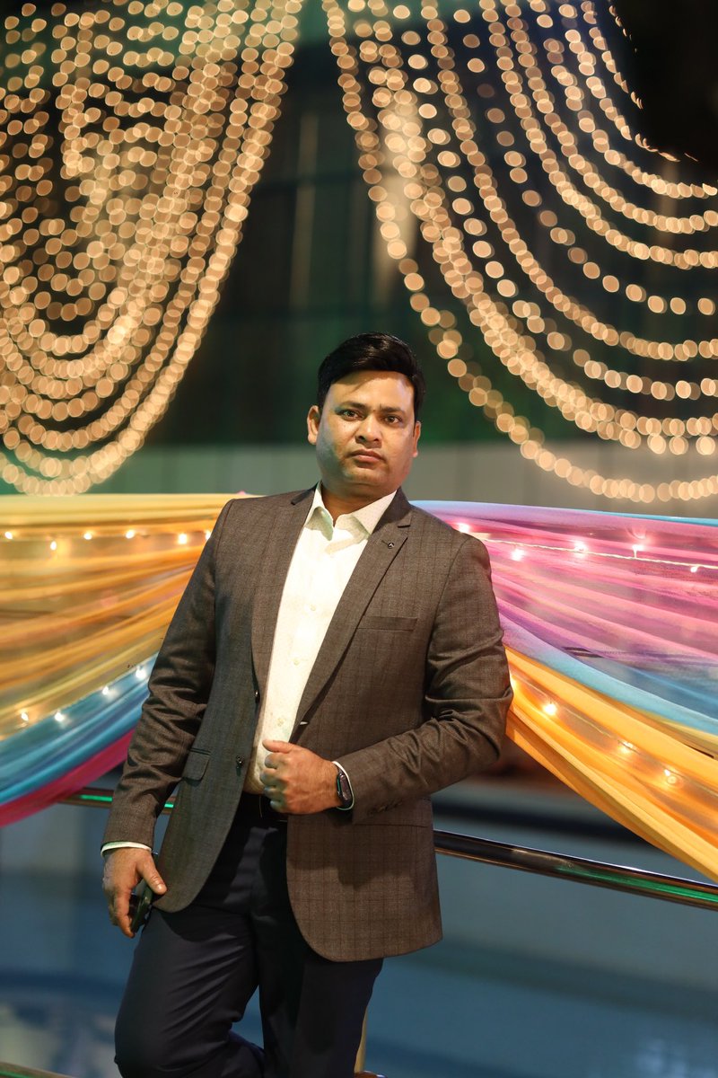 जीवन का सबसे बड़ा रहस्य यह है कि खुशियाँ ठहरती नहीं, उन्हें हर दिन तलाशना पड़ता है।