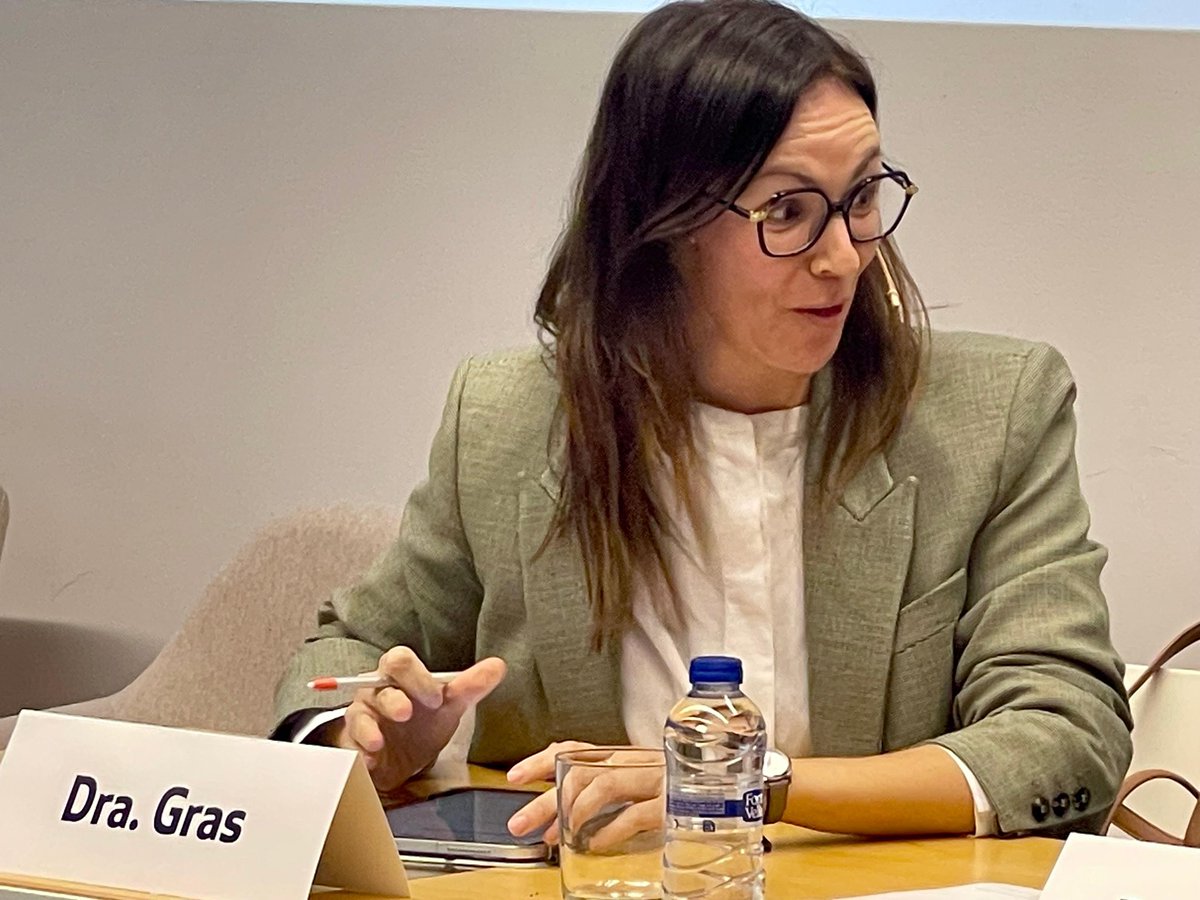 𝒀𝒂 𝒆𝒔𝒕𝒂𝒎𝒐𝒔 𝒅𝒆 𝒗𝒖𝒆𝒍𝒕𝒂! ✅

Arrancamos de nuevo el evento con la conferencia: 

Nuevos retos para los servicios de farmacia: sostenibilidad, eficiencia y terapias avanzadas 🩺

👩‍⚕️Modera: Dra. Albert <a href="/AsuAlbert/">Asunción Albert Marí</a> 
👩‍⚕️Ponente: Dra. Gras <a href="/elen_gc/">Elena Gras</a> 

#oncofir2025