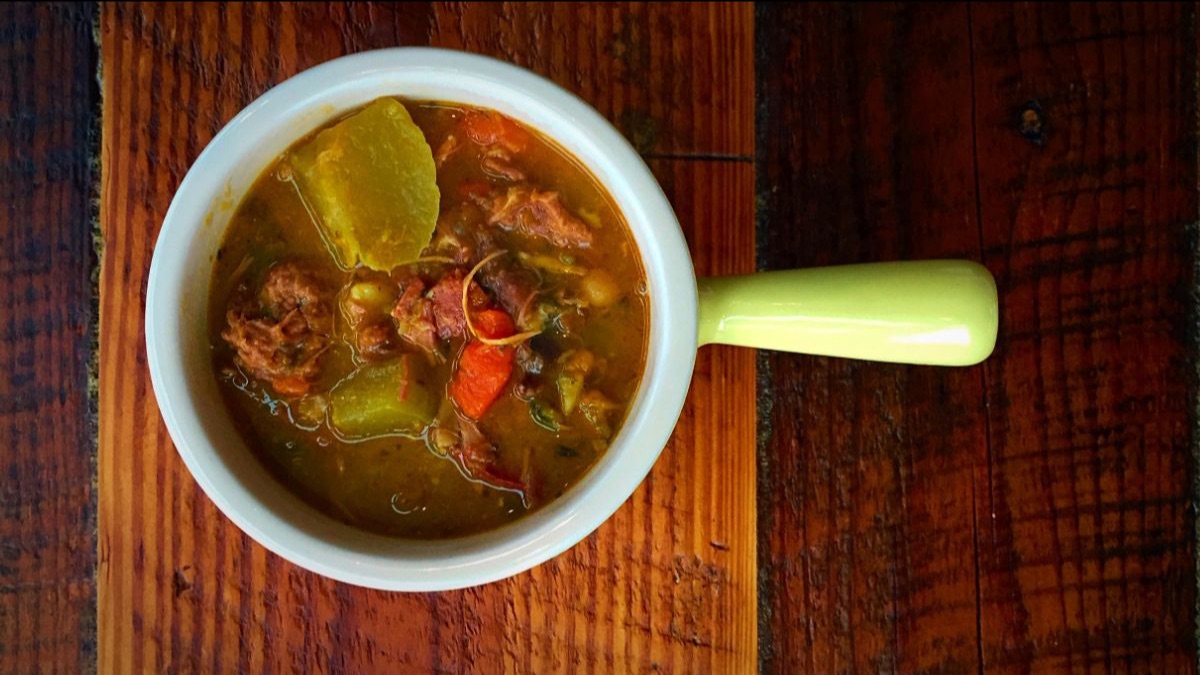 soupupdc's tweet photo. What's a bowl of soup if it doesn't do something for you -- right?  Like make you wanna sing, dance or close your eyes &amp; nod your head. Our featured soups will!  Breakfast in Bed, Beef Bone Broth, Green Tea... all taste undeniably delicious! Hurry ... See you at 12 noon! https://t.co/zKh4EkuxF4