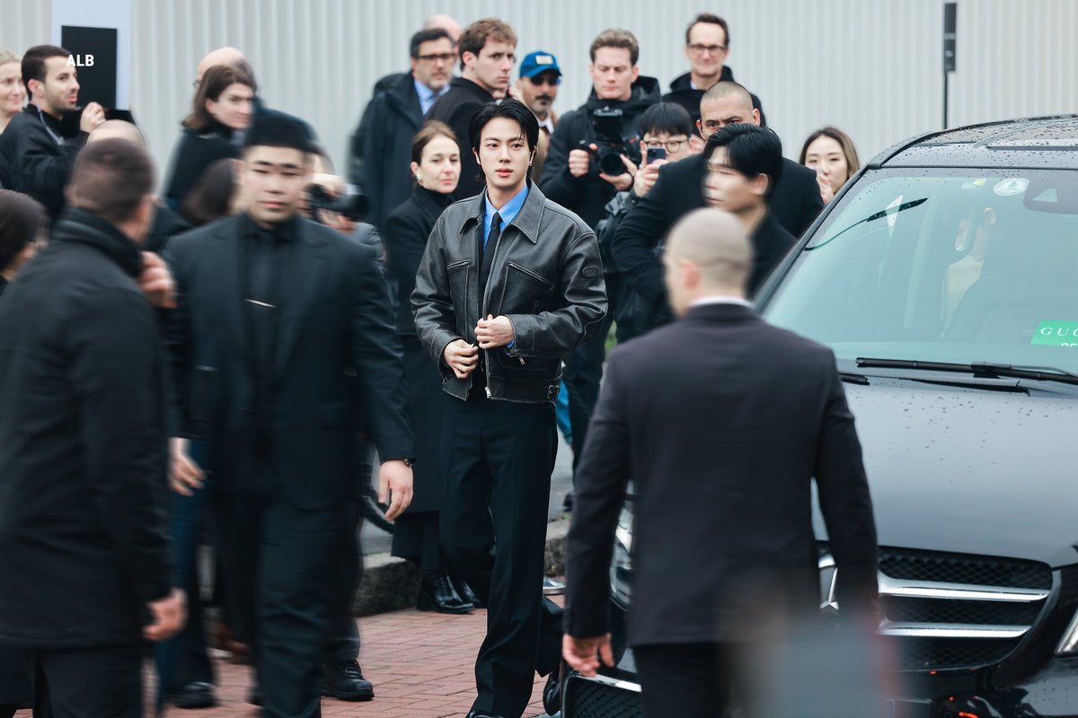 Jin of BTS looks dashing as he arrives at the Gucci Fall/Winter 2025 fashion show at Milan Fashion Week.

#JIN #진 #BTS #JinxGucci #GucciFW25