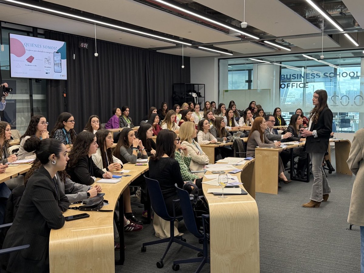 Algunos momentos todavía siguen latentes. #ChicasImparables 💫

Emocionantes instantes la presentación de proyectos elaborado por nuestras chicas ante el jurado. 👏

Nuestro agradecimiento a: <a href="/belavo65/">BELA</a>, Pdta y Dirª General de #FNMT. <a href="/deCaroland_ve/">Carol Lago García</a>, expta en Blockchain, Web3 &amp;