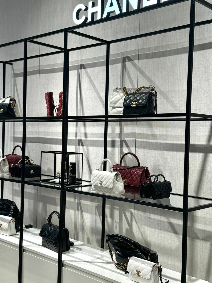 benjaminkhoe's tweet photo. There is no unhappiness that cannot be offset by shopping. https://t.co/P3FK3wnu8R