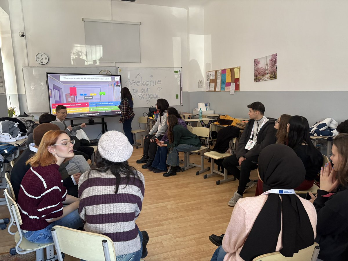 Erasmus+ Okul Eğitiminde Akreditasyon kapsamında öğrencilerimizle Romanya’dayız. 

Akran Zorbalığı temasıyla yürüttüğümüz projemizi aynı zamanda e-Twinning projesiyle bütünleştirdik. 
<a href="/ALBAKAydn/">Aydın ALBAK</a> <a href="/medineguneyy/">Medine güney</a>