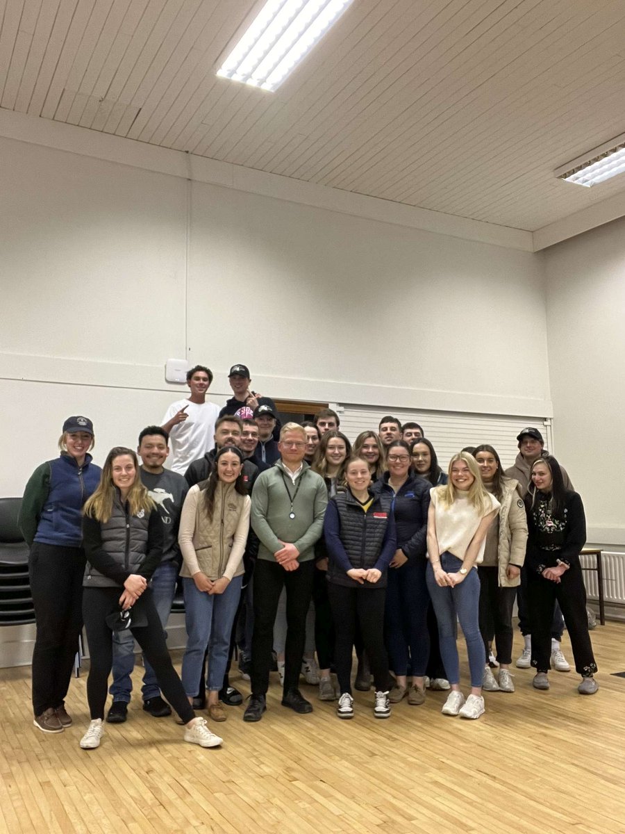 Student Blog from Elles Sorensen 🇮🇪 and Claire Dilger 🇺🇸
'This week began with birthday celebrations at Irish National Stud with stallion, Phoenix of Spain celebrating 9yrs and the happily retired, legend, Invincible Spirit turning the amazing age of 28!'

irishnationalstud.ie/student-blog-f…