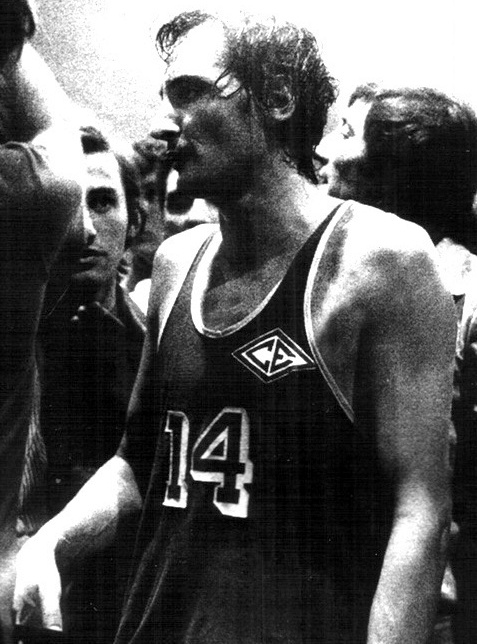 A las 11, se para la redonda! <a href="/delabahia915/">De la Bahia 91.5</a> recordamos a Atilio "Lito" Fruet, no a la autovía, al ídolo.  Con empezamos-8:30 <a href="/Serdonati/">Sergio Donati</a> divina <a href="/perezcompagnucc/">Julieta Pérez Compagnucci</a> hoy pasamos 3-0 <a href="/NicoFernandezBB/">Nico Fernández - Relator ⚽️</a> el señor del micrófono <a href="/SergioSegui/">SergioSegui</a> Al final: Sí, para la tía, Roberto Sánchez, TENGO