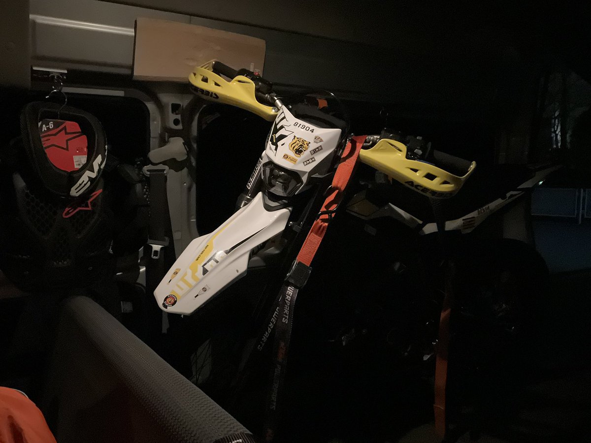 KTM819O4's tweet photo. #FREERIDE250F #UltraBee #ラダーレール
ラダーレールはバイク用と人用の2本
しっかり固定して使っています! https://t.co/NPAtyMNhh9