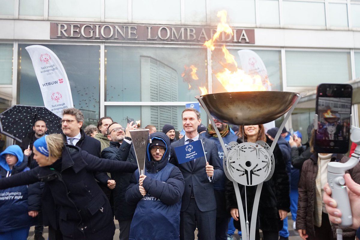 A Palazzo Pirelli, abbiamo accolto il passaggio della #Torcia di #𝗦𝗽𝗲𝗰𝗶𝗮𝗹𝗢𝗹𝘆𝗺𝗽𝗶𝗰𝘀, simbolo dei #𝗚𝗶𝗼𝗰𝗵𝗶 #𝗠𝗼𝗻𝗱𝗶𝗮𝗹𝗶 #𝗜𝗻𝘃𝗲𝗿𝗻𝗮𝗹𝗶 #𝗦𝗽𝗲𝗰𝗶𝗮𝗹 #𝗢𝗹𝘆𝗺𝗽𝗶𝗰𝘀, che per la prima volta si terranno in #Italia, dall’8 al 15 marzo 2025, a #Torino.