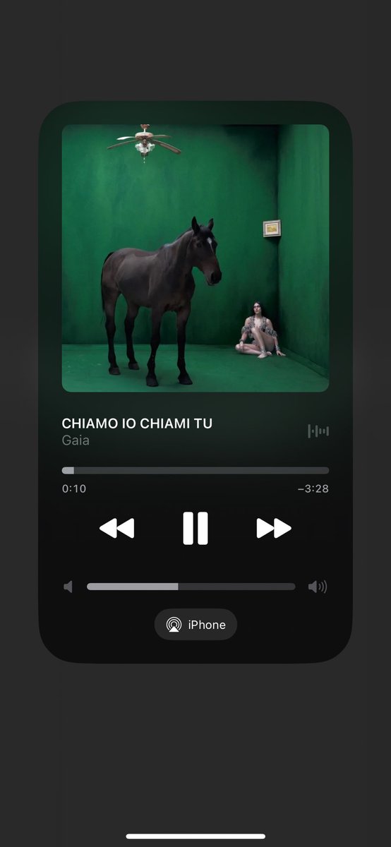 Reyy926's tweet photo. non so spiegarvelo ma in questa canzone c’è proprio la droga https://t.co/VoO4I3QARI