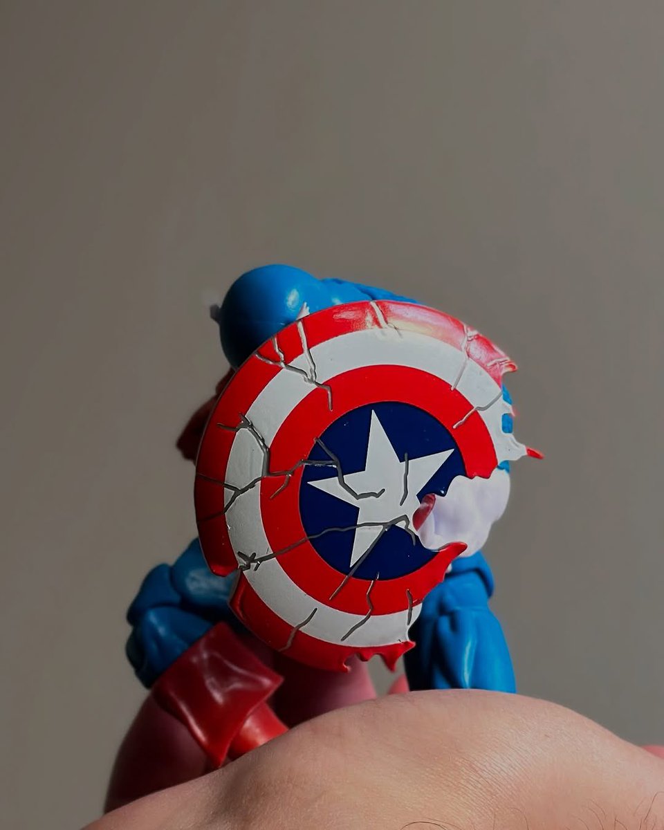 MarvelLegendsHQ's tweet photo. Secret Wars Cap

📸: @00moleculeman00 (IG)

#Marvel #MarvelComics #MarvelLegends #SecretWars #CaptainAmerica https://t.co/UfQB4pIwg9