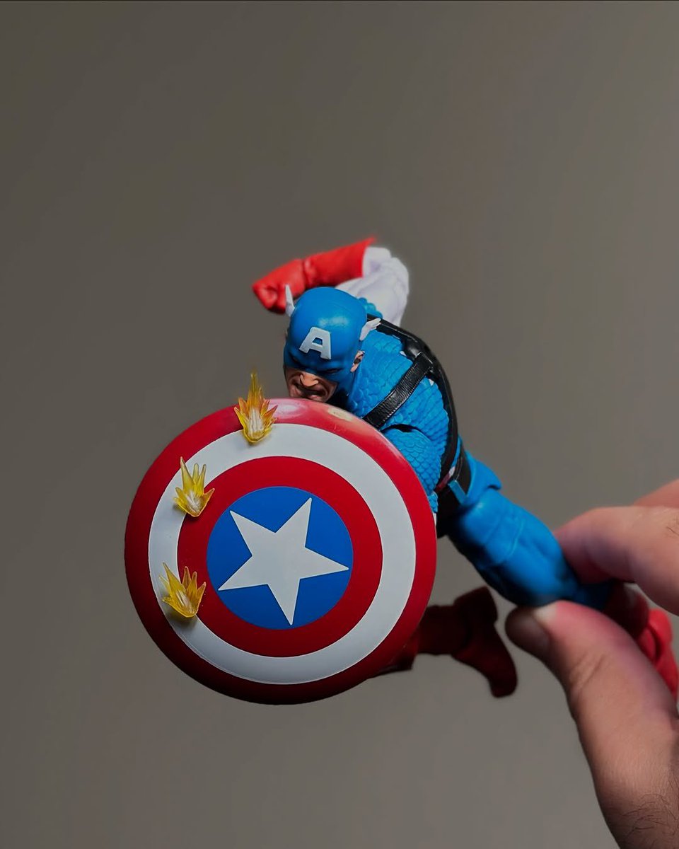 MarvelLegendsHQ's tweet photo. Secret Wars Cap

📸: @00moleculeman00 (IG)

#Marvel #MarvelComics #MarvelLegends #SecretWars #CaptainAmerica https://t.co/UfQB4pIwg9