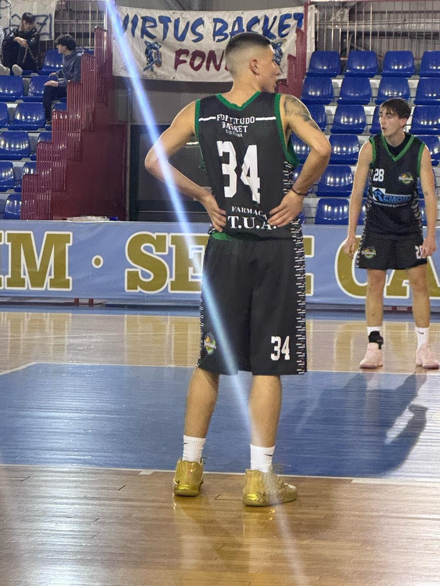 La borsa è a posto.
Il documento ce l'ho.
Eppure ho una sensazione strana.
Qualcosa non mi torna.
Boh.
Giochiamo.

#sempreminors