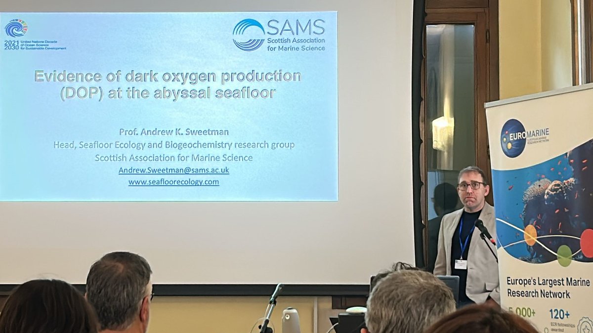 Scottish Association for Marine Science (@samsoceannews) on Twitter photo Prof. Andrew Sweetman has delivered a keynote address at the <a href="/Euromarine_tw/">EuroMarine</a> Conference in Venice today.
Prof. Sweetman presented his discovery of oxygen production in the deep sea.
To learn more, listen to the latest SAMS Ocean Explorer podcast🎧: buzzsprout.com/1080152/episod… Prof. Andrew Sweetman has delivered a keynote address at the <a href="/Euromarine_tw/">EuroMarine</a> Conference in Venice today.
Prof. Sweetman presented his discovery of oxygen production in the deep sea.
To learn more, listen to the latest SAMS Ocean Explorer podcast🎧: buzzsprout.com/1080152/episod…