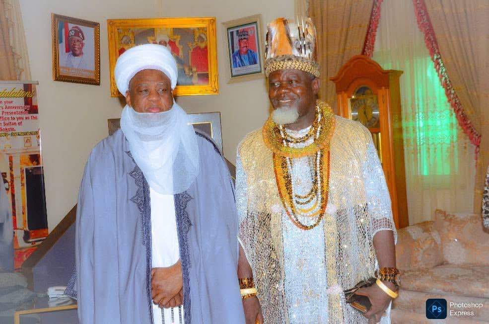 EmekaGift100's tweet photo. Enugu Governor, Peter Mbah Sends Secret Delegation To Sokoto To Plead For Reconciliation With Fulanis 

The Governor of Enugu State, Barr Peter Mbah has reportedly sent a secret delegation to the Sultan of Sokoto over the weekend, to seek apology on behalf of the Igbos over their confrontation against the menaces of the Fulani killer herdsmen in the state, and seeking means of settlement and alleged accommodation of the marauding herdsmen in remote areas of the state.

According to the IPOB senior official, Mazi Chinasa Nworu, who communicated this to Family Writers Press International based on intelligence gathering of the IPOB intel unit, the meeting was held in the palace of the Sokoto Sultan, Muhammadu Sa'adu Abubakar III in the company of the state Governor amongst others present in the meeting. 

The secret delegates from the Enugu State Governor, were majorly traditional ruler the of Umuopu Autonomous Community, Igwe Cyril Ayogu, and  the chairman of the IgboEze North traditional ruler's council respectively. 

According to details of the secret meeting, it was agreed upon that there would be a joint, concerted effort to grant the Fulani herders accommodation in specific/designated areas of the state, in exchange for the cessation of violent attacks against indigenous people and communities in the state . ....

https://t.co/8avlY0AI0K