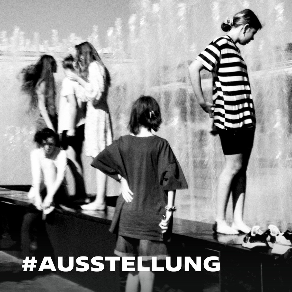 RusHausBerlin's tweet photo. Anlässlich des europäischen Monats der Fotografie ( #EMOP #Berlin ) laden wir alle Kunstliebhaber zur #Vernissage ein: "Menschen" – Fotografien von Alexander Brabandt
📷Ein flüchtiger Blick, eine stille Begegnung – die Straße erzählt Geschichten, wenn man hinzusehen mag. In seiner #Ausstellung "Menschen" zeigt Alexander Brabandt Fotografien, die zwischen 2022 und 2024 auf seinen Reisen🗺️ durch #Russland🇷🇺 entstanden sind.
📷Von #Moskau und St. Petersburg bis zu entlegenen Regionen im Norden und Süden: Brabandts Bilder fangen den russischen Alltag ein – poetisch, still und voller Empathie. Seine Momentaufnahmen wirken beiläufig und doch tiefgehend, mit einem feinen Gespür für das Unverstellte.
🗓️ Kommt übermorgen, am 27. Februar um 19:00 Uhr vorbei und taucht mit uns ein in die Welt, die Alexander Brabandt festgehalten hat!😍
📌Anmeldung:
https://t.co/YJfTvsOnGP
#RussischesHaus